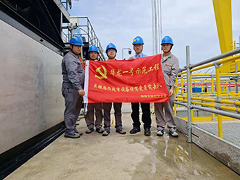 業(yè)主給華新機電黨員突擊隊頒了“金牌”！