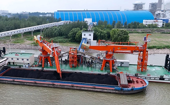 國(guó)內(nèi)首臺(tái)套！華新機(jī)電天新研究院自研卸煤浮式螺旋卸船機(jī)在國(guó)能池州投運(yùn)